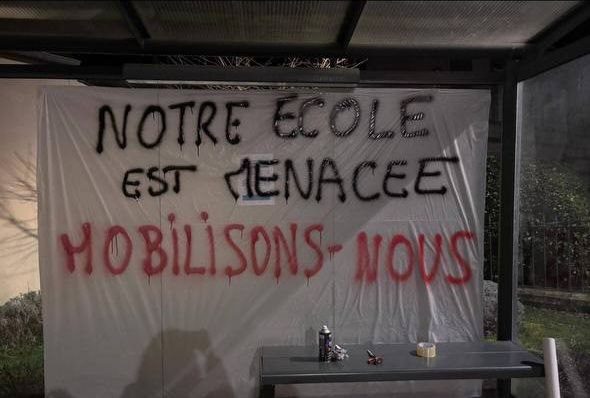 RASSEMBLEMENT contre les suppressions de poste : mercredi 4 mars à 14h30.