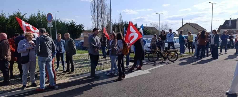 Rassemblement devant l&rsquo;Inspection Académique le 4 mars : NON au budget de guerre et aux suppressions de postes !