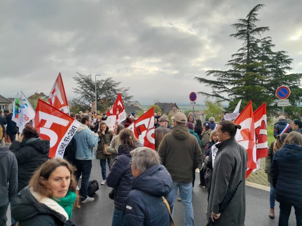 Rassemblement contre la carte scolaire : plus de 300 devant la DSDEN ce lundi 30 mars à Auxerre.