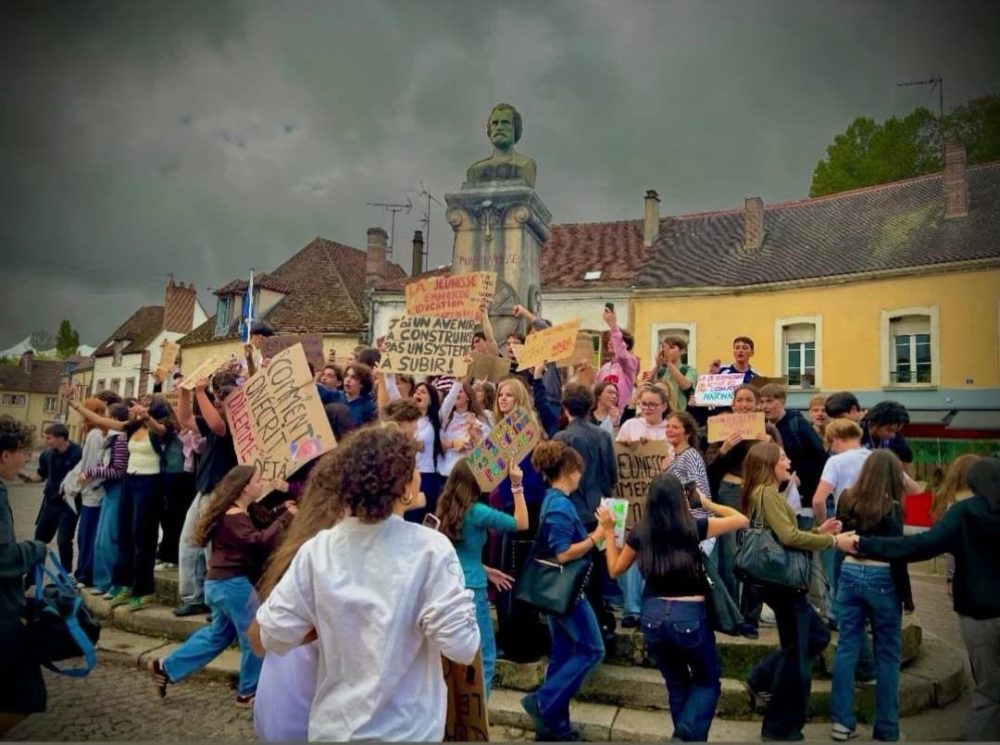 Rejoignons les lycéens : grève et manifestation mardi 6 octobre.